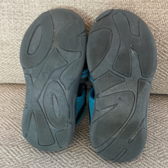 2 pair little boys shoes. Size 8 M. Carters & OshKosh. - Picture 12 of 12